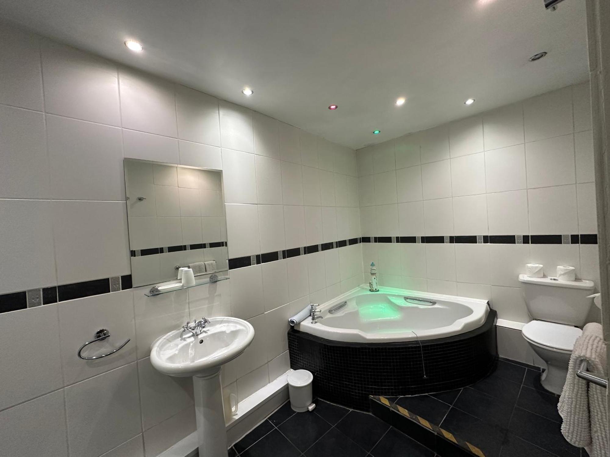 The Carlton'S Holiday Suites Bridlington Bagian luar foto